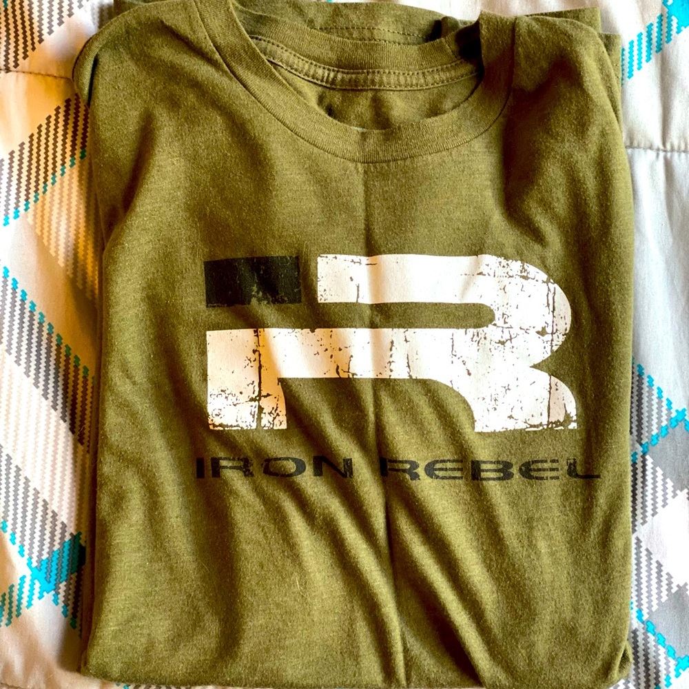 Iron Rebel (4) Mens size Medium tshirts!
Powerlifting, CrossFit, fitness tshirts